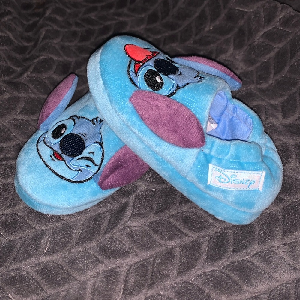 Disney stitch slippers size 7/8